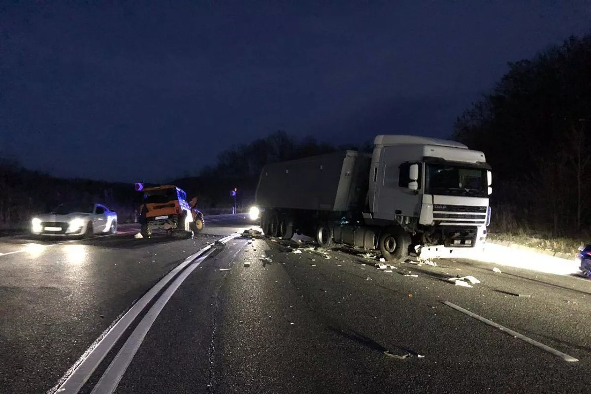 Водитель УАЗа погиб в ДТП с грузовиком под Геленджиком