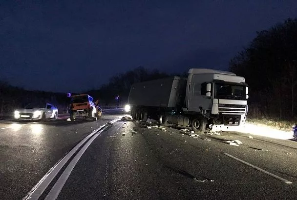 Водитель УАЗа погиб в ДТП с грузовиком под Геленджиком