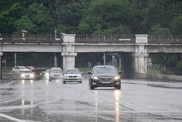 У Вишняковского моста в Краснодаре установят ограничители высоты