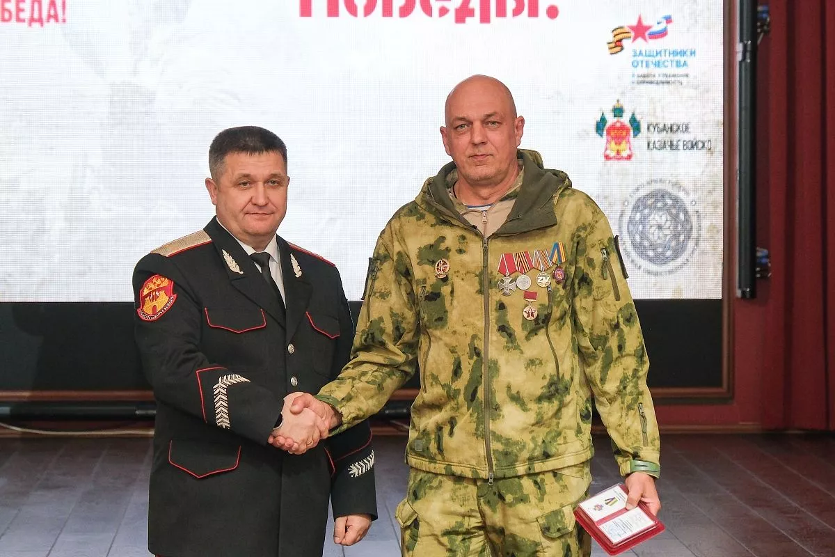 Накануне Дня защитника Отечества вице-губернатор Краснодарского края Александр Власов вручил Григорию орденский знак «За веру, Кубань и Отечество» 2-й степени.