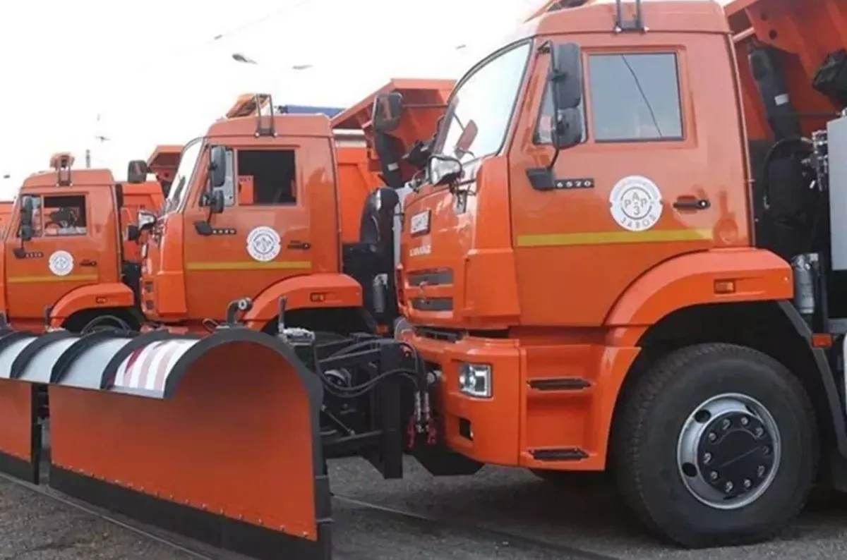 Более 200 единиц техники задействованы в уборке снега и обработке от наледи краевых дорог на Кубани