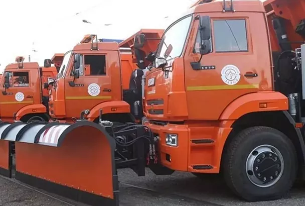 Более 200 единиц техники задействованы в уборке снега и обработке от наледи краевых дорог на Кубани