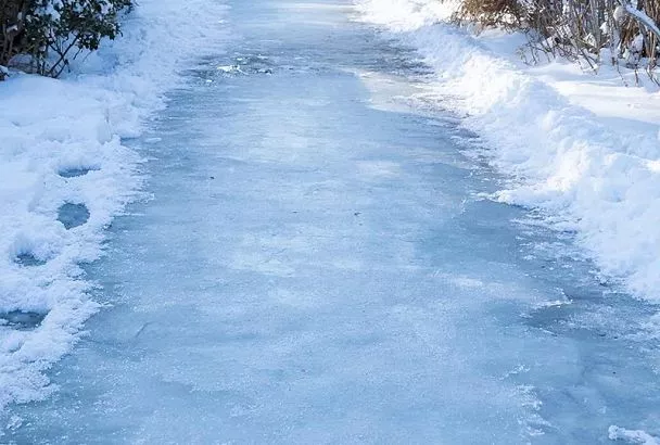 Ледяные ловушки на дорожках: эффективное решение за считанные минуты