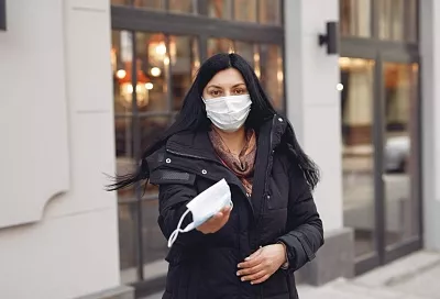 Жителями Тихорецка рекомендовали использовать маски из-за пожара на нефтебазе