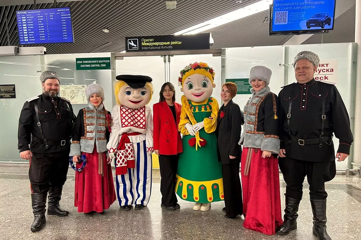 Встреча гостей в аэропорту «Сочи» им. космонавта Виталия Севастьянова.