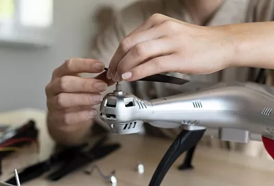 Российских школьников начнут учить сборке и управлению дронами на уроках по защите Родины