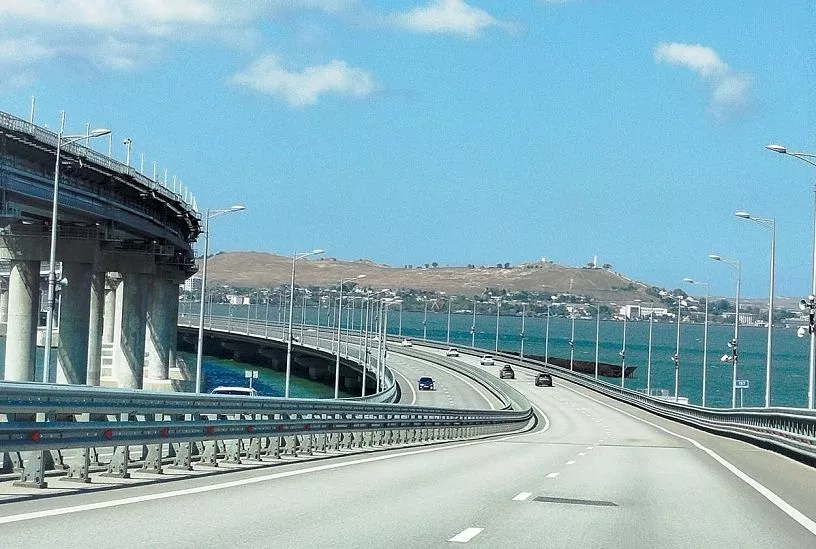 Движение по Крымскому мосту возобновлено спустя девять часов