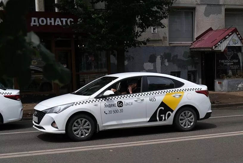 В Краснодарском крае ввели штрафы для навязчивых таксистов