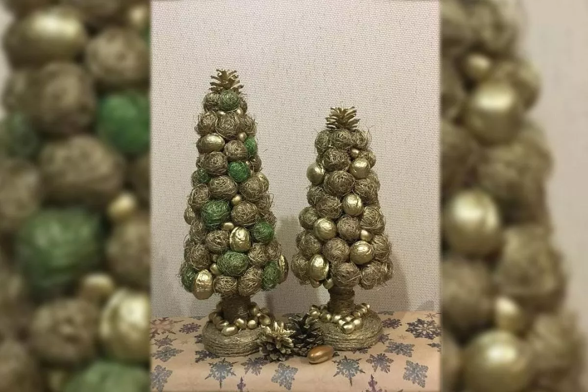 Елка из ниток и грецких орехов