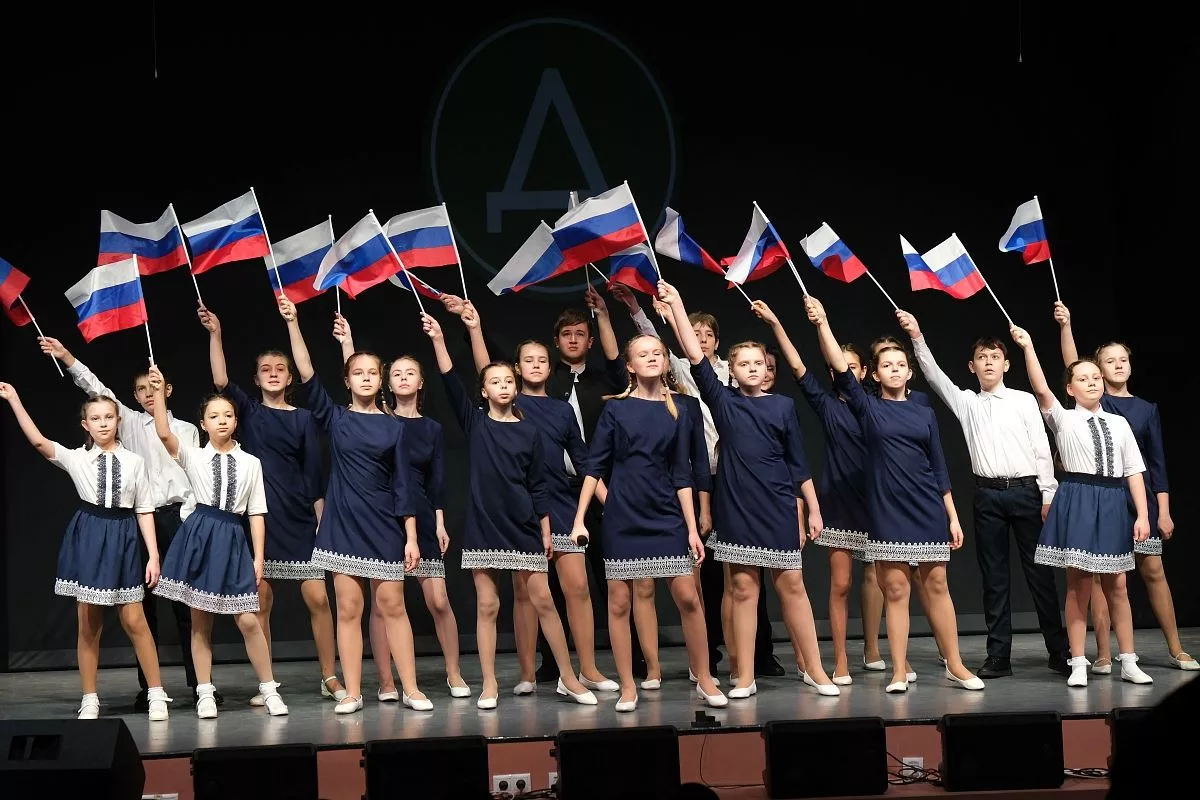 В мероприятии выступил заслуженный детский коллектив «Непоседы» из Луганской народной республики.