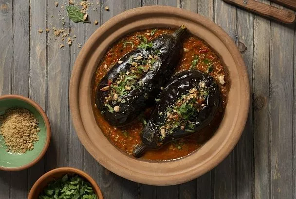 Нужны чуточку терпения и горсть орешков: готовлю фаршированные баклажаны в духовке так, что и в рестораны ходить не надо. Но есть один важный секрет!