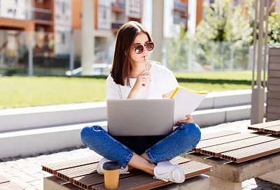 Самозанятость до 2028 года: налоги не повысят, а с 2026 года появится право на больничный