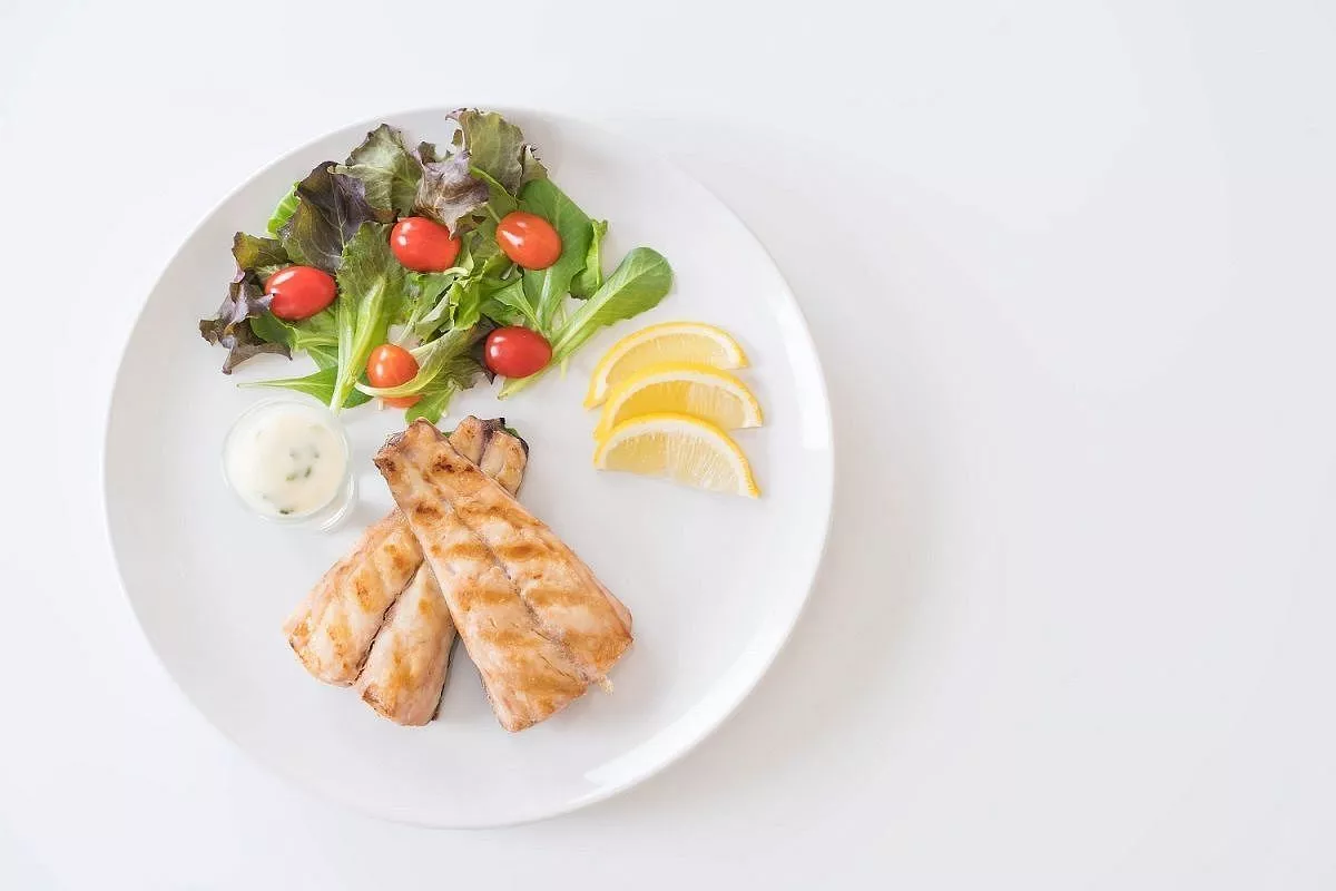 Это необходимо: почему в жару лучше есть рыбу, чем мясо
