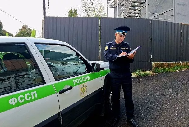 Сочинец снес незаконную пристройку к квартире после ограничения выезда за границу