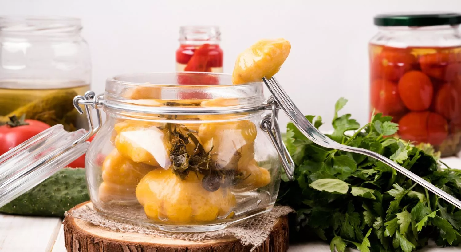 Маринованные овощи усугубляют вред от алкоголя — биолог Лялина
