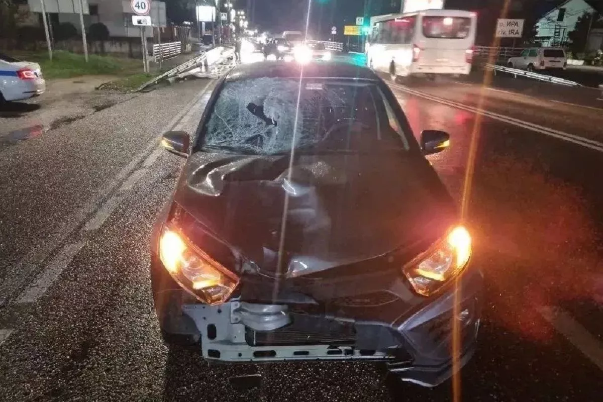 Перебегал дорогу на красный: «Лада Гранта» насмерть сбила пешехода в Сочи