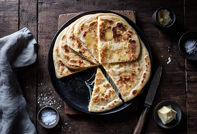 Гора хачапури из одного стакана кефира: без дрожжей и духовки