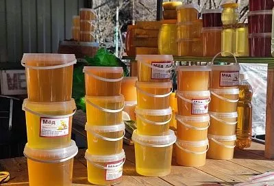 Белая пена в меде: почему это хорошо и как отличить норму от брака