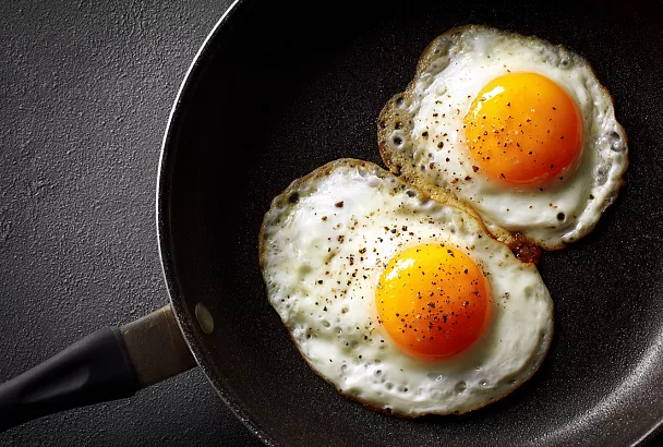 Все способы пожарить яйцо: от классики до фуд-экспериментов