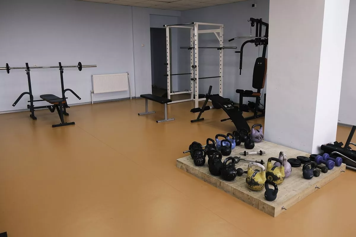 Год назад у гиревиков гулькевичской спортшколы «Заря» появилось собственное помещение – они переехали в новый просторный зал.