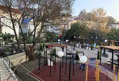 В Сочи в рамках нацпроекта на месте пустыря создали сквер 