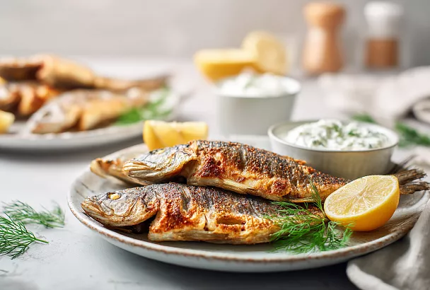 Какой соус лучше всего подать к жареной речной рыбе — окунь, лещ, карп