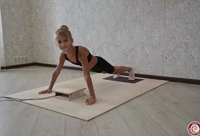 Рекорд России по количеству отжиманий за минуту установила школьница из станицы на Кубани 