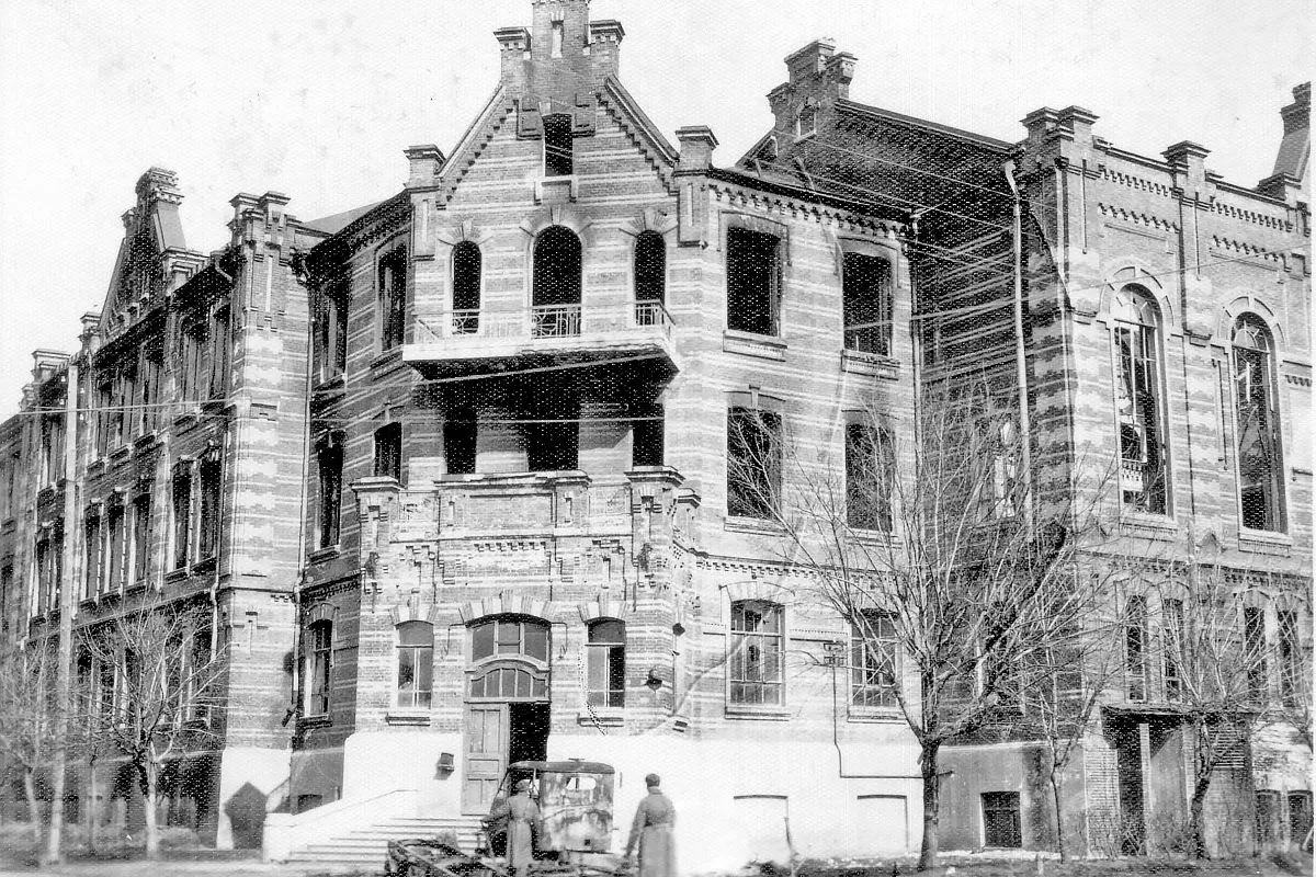 Разрушенный сельхозинститут