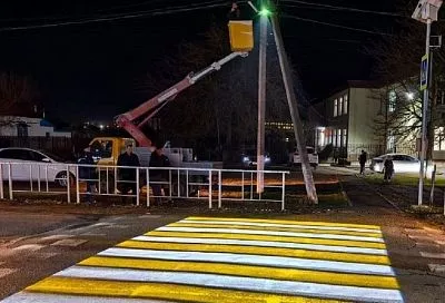На Кубани продолжают устанавливать проекционные пешеходные переходы