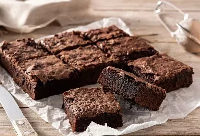 Брауни – нежный, как облако: домашний рецепт тающей шоколадной текстуры с хрустящей корочкой