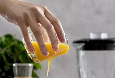 Взять блендер — 5 минут, и «иммунный» хит весны-2025 (облепиховый смузи), зарядит витаминами на весь день