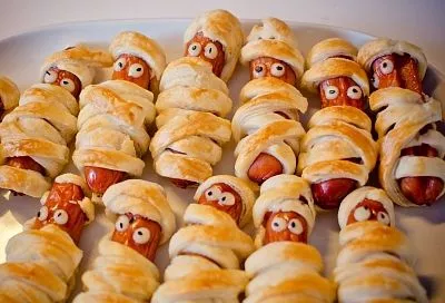 Сын в школе не питается, потому что я ему готовлю каждый день сосиску в тесте. Он их любит больше, чем булочки или пирожки