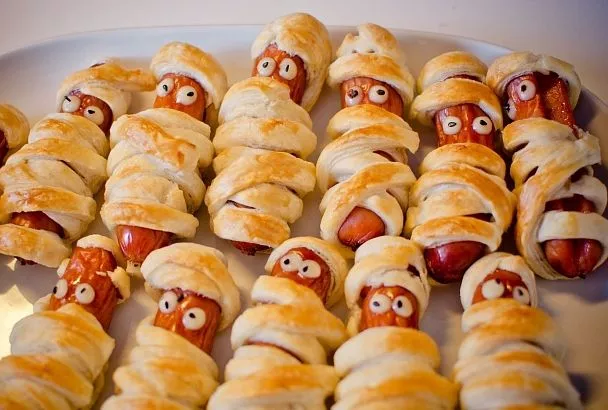 Сын в школе не питается, потому что я ему готовлю каждый день сосиску в тесте. Он их любит больше, чем булочки или пирожки