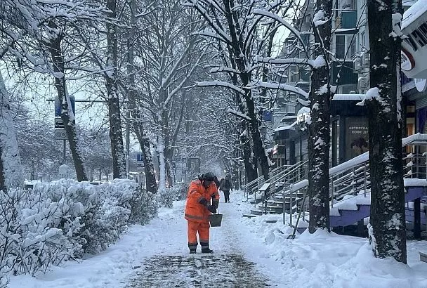 Коммунальщики Краснодара работают в усиленном режиме