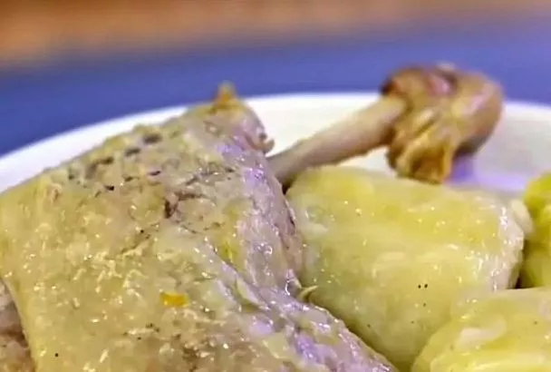 Главное горячее на Новый год: утка с луковыми рулетиками. Сочное мясо и ароматное тесто в одном блюде