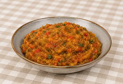 Икра из баклажанов без долгой жарки: овощи сначала запекаем до мягкости