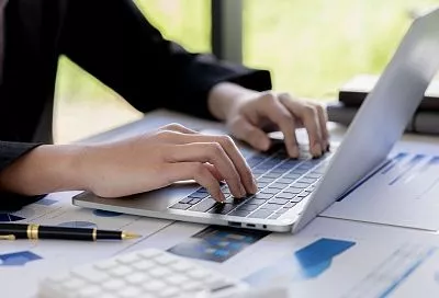 В Госдуме предложили маркировать медицинские ответы нейросетей 