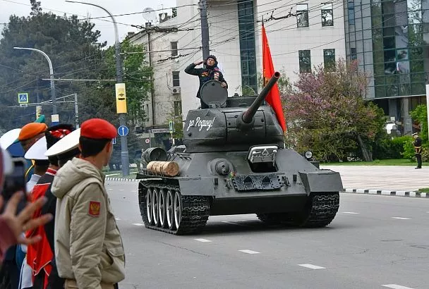 На параде в Новороссийске представили более 30 образцов военной и специализированной техники
