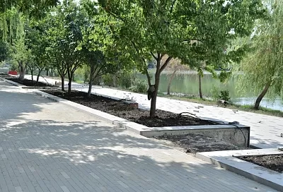 В Дмитриевском сквере Краснодара выполнили почти половину работ по благоустройству