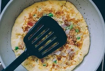 Два рецепта ленивой пиццы, которая съедается  быстрее, чем она приготовится