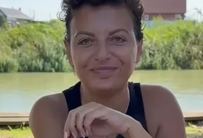 С тазом вареных раков на фоне реки: Маргарита Симоньян показала, как проводит отпуск на Кубани