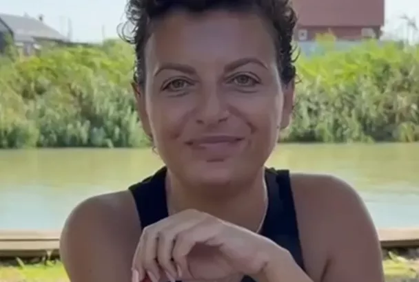 С тазом вареных раков на фоне реки: Маргарита Симоньян показала, как проводит отпуск на Кубани