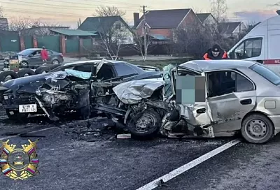 Водитель иномарки погибла в ДТП на встречке в Краснодарском крае. Еще двое пострадали