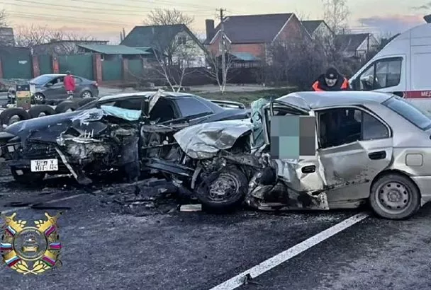 Водитель иномарки погибла в ДТП на встречке в Краснодарском крае. Еще двое пострадали