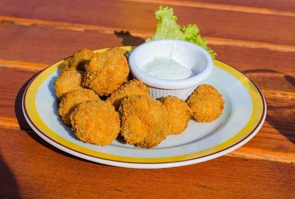 Про мои котлеты из нута друзья и соседи слагают легенды! Все из-за того, что они получаются нереально хрустящими снаружи и волшебно нежными и сочными внутри 