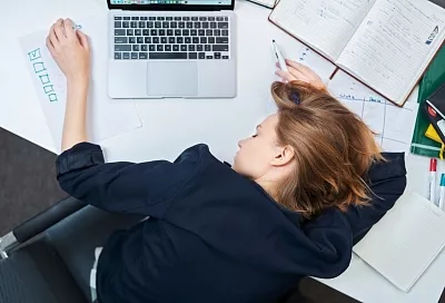 Каждый десятый житель Кубани может себе позволить сон в рабочее время