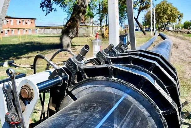 Капитальный ремонт магистрального водовода продолжается в Горячем Ключе