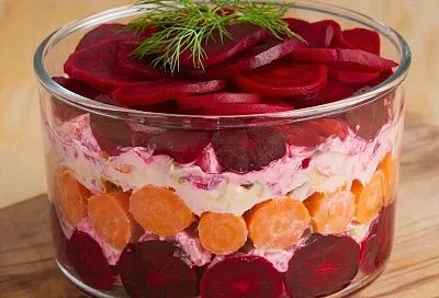 И «курица под шубой» хороша. Салат, который гости просят повторять «на бис»