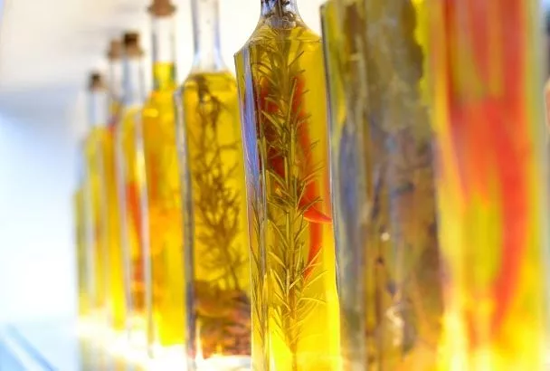 Ароматное масло как в ресторане делаю своими руками. Какие травки можно засунуть в бутылку