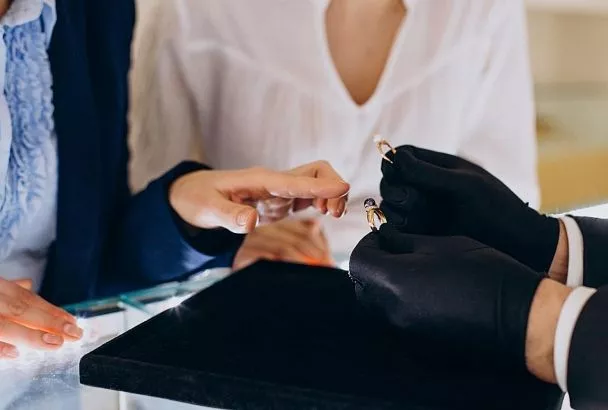 Женщины из Краснодара и Сочи вошли в топ-7 по тратам на украшения